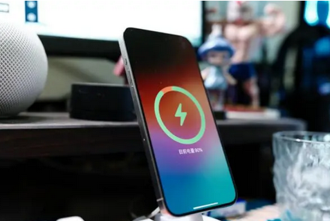 余姚苹果15换屏服务分享用什么充电器给iPhone15充电更好 
